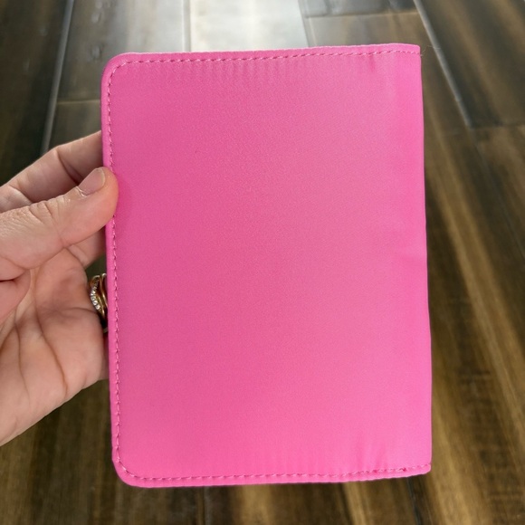 NWT Kendra Scott Passport Case Cover Booklet Pink Gold Wallet Barbie Travel - Picture 4 of 4